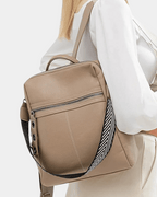 Mochila de costa e couro com alça dupla