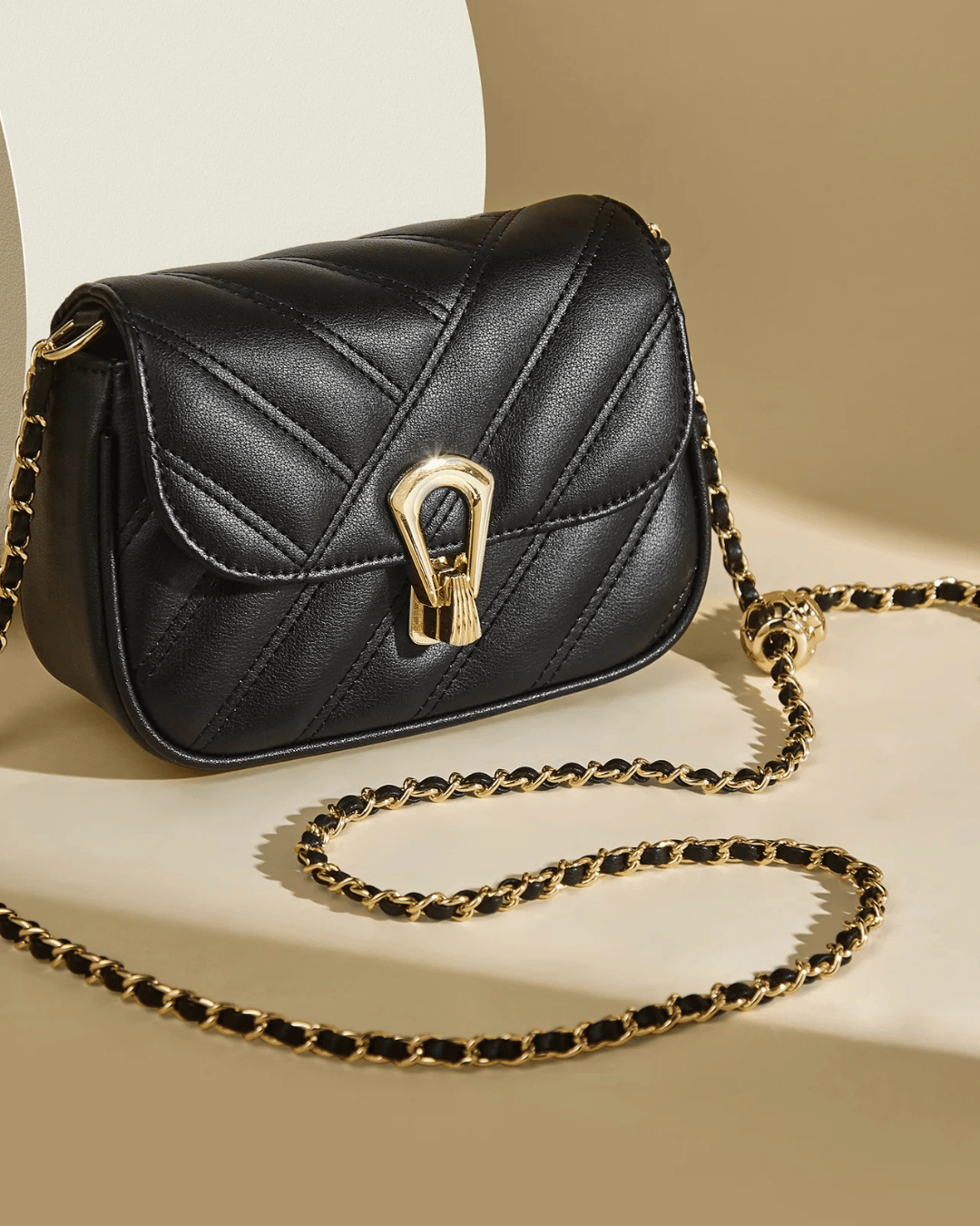 Bolsa de Couro Elegance Belle – Alça Corrente Dourada