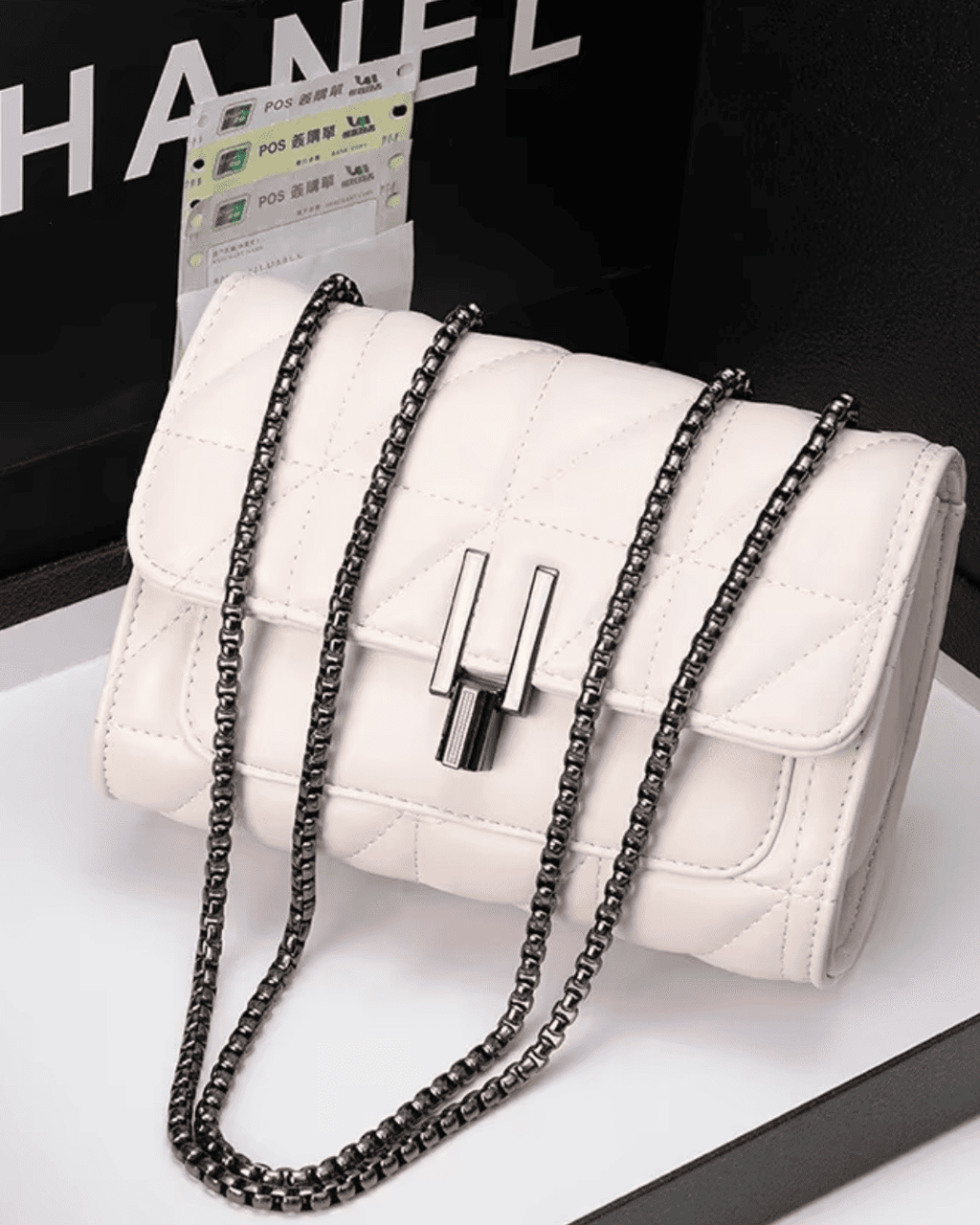 Bolsa Nina em couro acolchoado