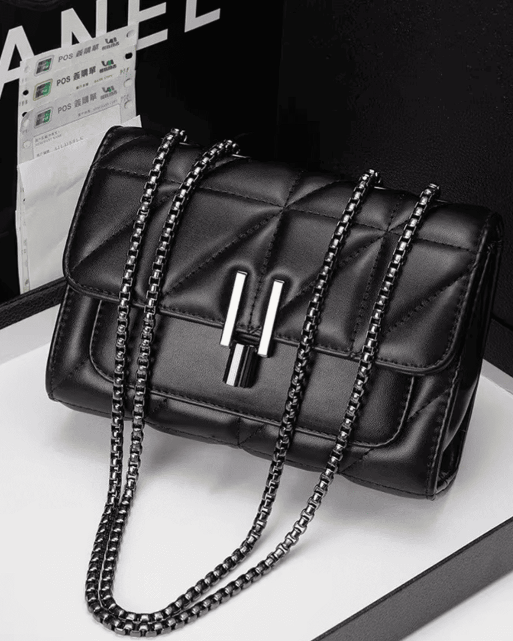 Bolsa Nina em couro acolchoado