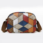 Bolsa com estampa geométrica estilo pochet